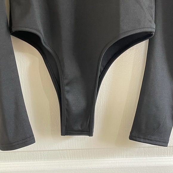 SHEIN Black Ruffle Shoulder Bodysuit NWOT Small - Picture 3 of 7